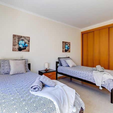 Two Bedroom Apartment With Rooftop Pool In Alvor Exteriör bild