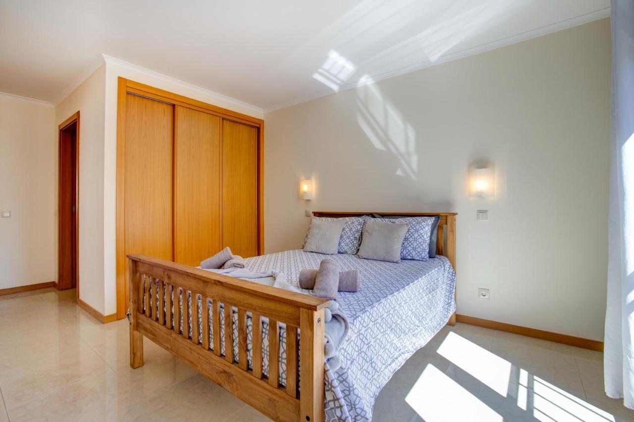 Two Bedroom Apartment With Rooftop Pool In Alvor Exteriör bild