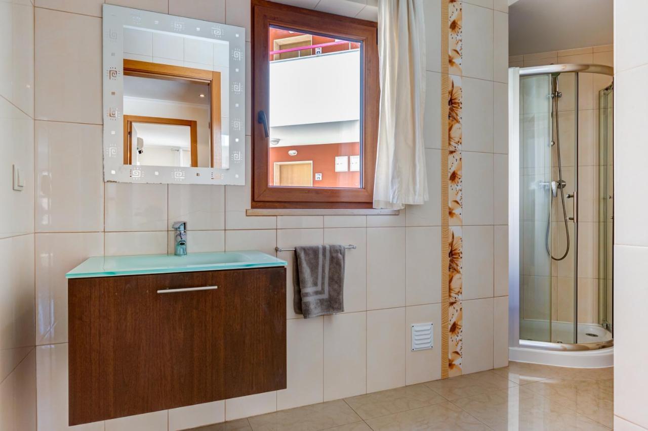 Two Bedroom Apartment With Rooftop Pool In Alvor Exteriör bild