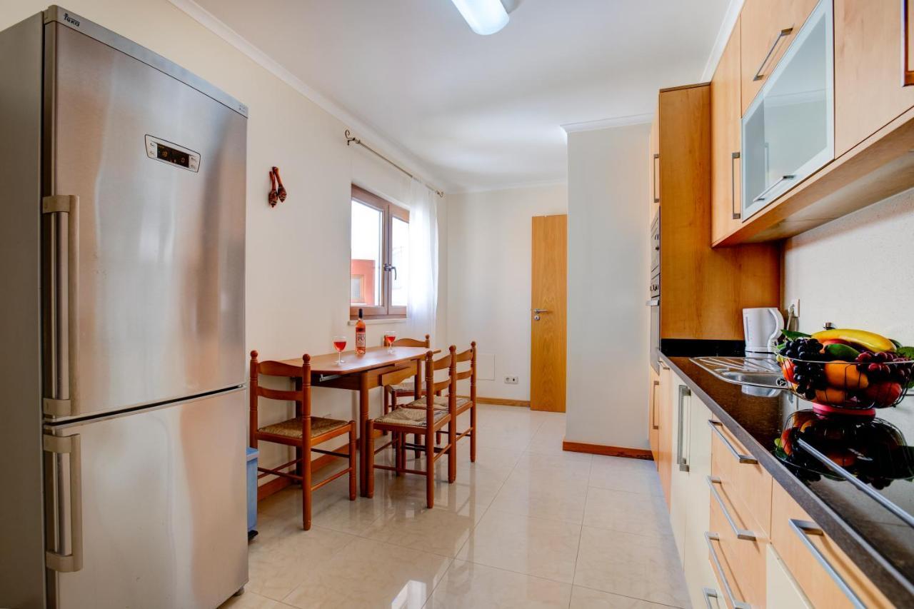 Two Bedroom Apartment With Rooftop Pool In Alvor Exteriör bild